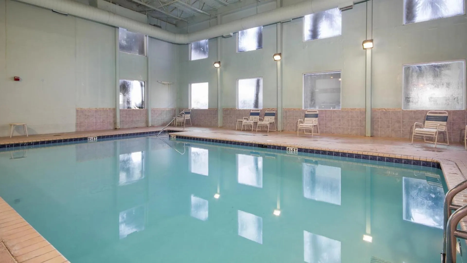 Tidewater Escape: 1Br/2Ba Beachfront Condo, Sleeps 6, Gulf Views & Comfort! Панама-Сити Дом отдыха